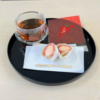 「いちご狩り体験と和菓子作り体験ツアー」の様子